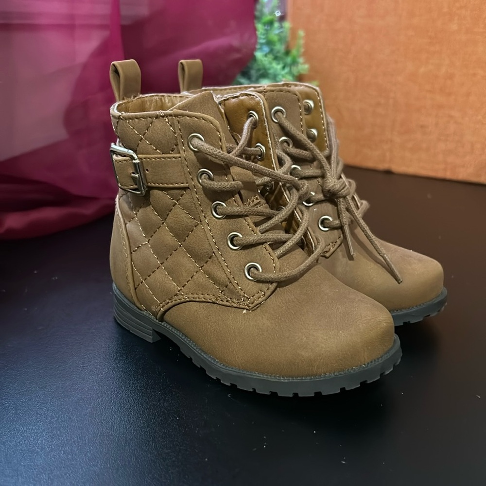 Toddler boots. Size 6